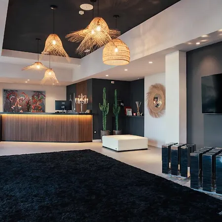 Hotel M House Art 4*