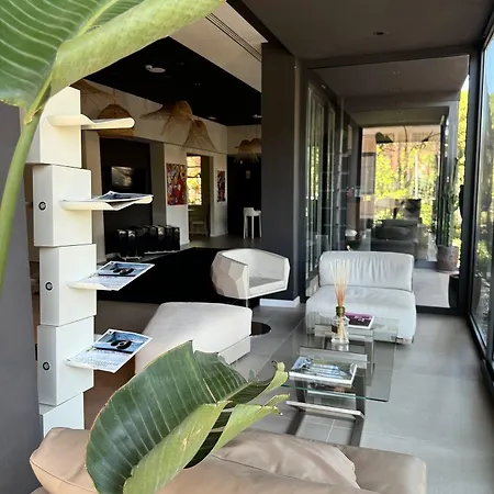 M House Art 4*