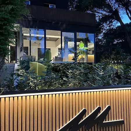 M House Art 4*