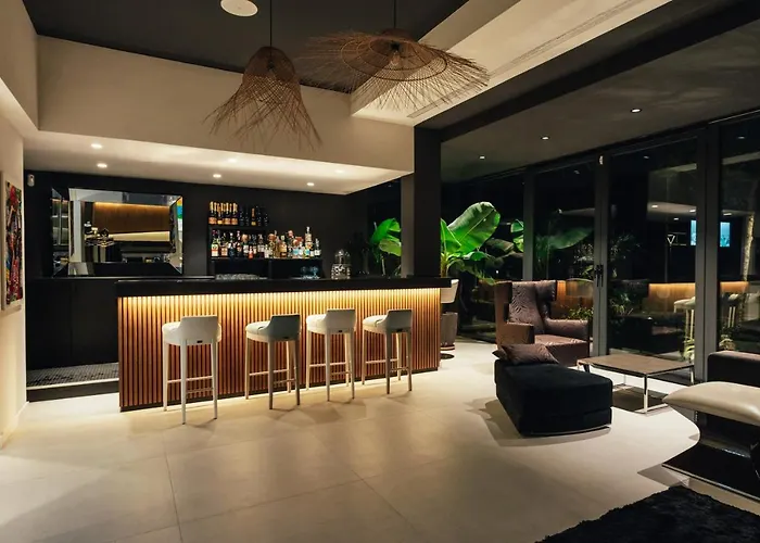 Hotel M House Art 4*