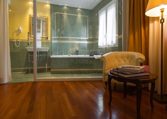 Hotel M House Art 4*