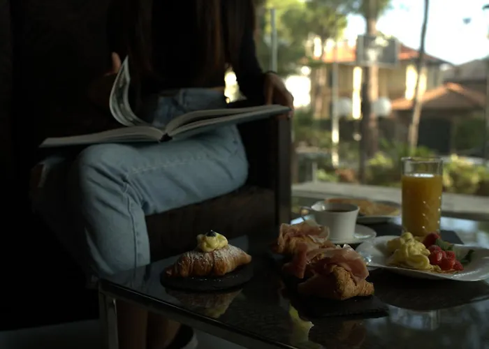 Hotel M House Art 4*