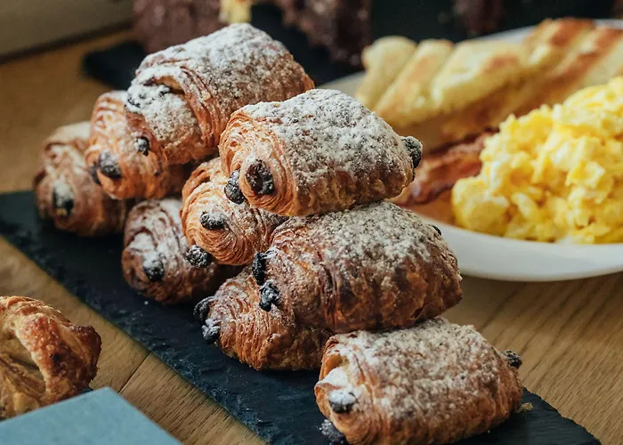 Hotel M House Art 4*